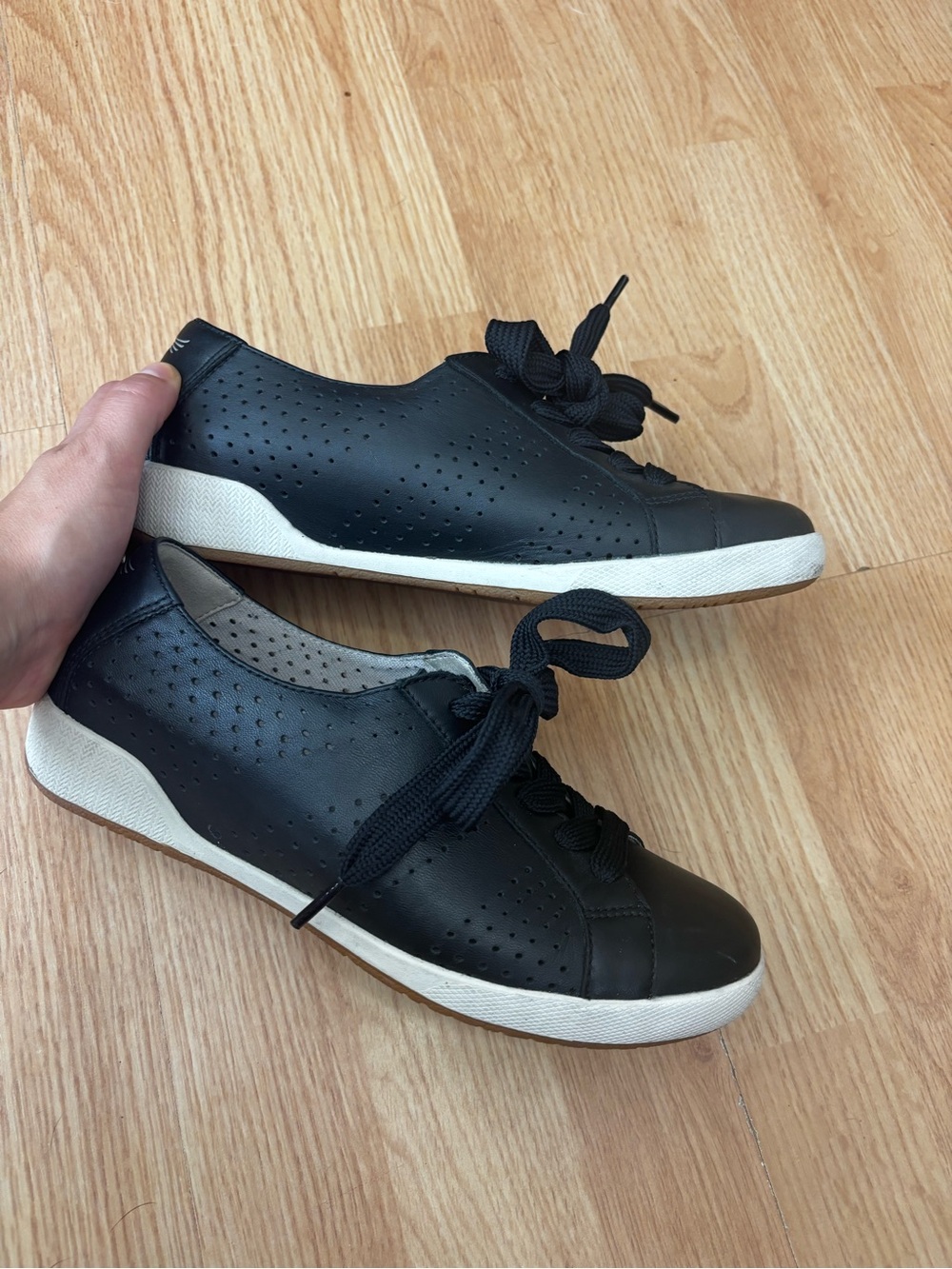 Dansko Orli sneaker sz 37 black perforated leather walking 6.5-7 comfort casual - Picture 2 of 7